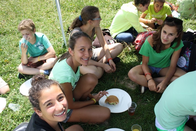 Village Camps International Summer Camp Leysin, Switzerland 2026-08-15 https://www.villagecamps.com/journals_admin/images/694-42-festival friday (14).jpg